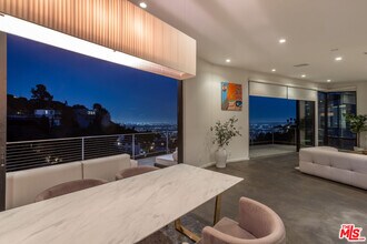 8634 Franklin Ave in Los Angeles, CA - Building Photo - Building Photo