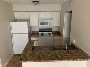 550 S Park Rd, Unit 8-13 in Hollywood, FL - Foto de edificio - Building Photo