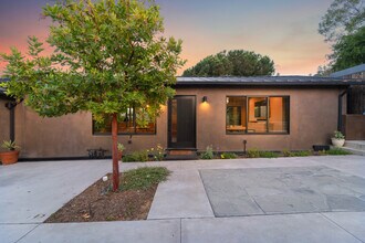 19778 Grand View Dr in Topanga, CA - Building Photo - Building Photo