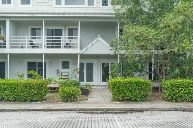 Wilton Walk Townhomes in Fort Lauderdale, FL - Building Photo - Building Photo