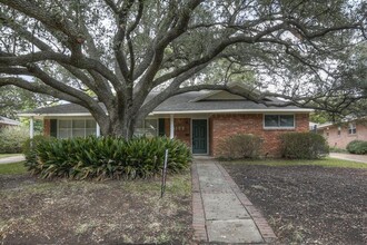 4122 Martinshire Dr in Houston, TX - Building Photo - Building Photo