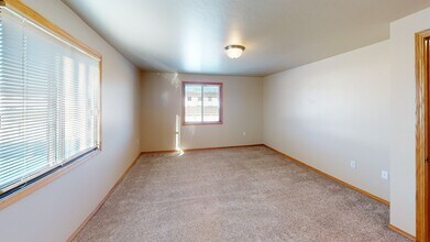 Crystal Springs Apartments in Appleton, WI - Foto de edificio - Building Photo