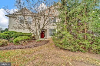 25 Miller Cir in Pennington, NJ - Building Photo - Building Photo