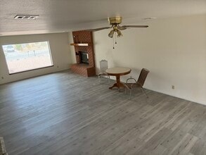 1201 Daytona St in Pahrump, NV - Foto de edificio - Building Photo