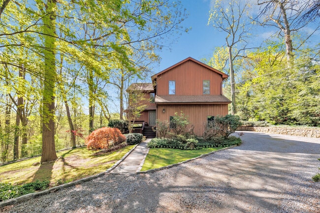 350 Beaver Dam Access Rd in Stratford, CT - Building Photo - Building Photo