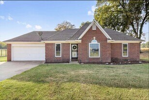 595 Ray Ln in Covington, TN - Building Photo