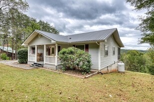 586 Sun Valley Dr in Mineral Bluff, GA - Building Photo
