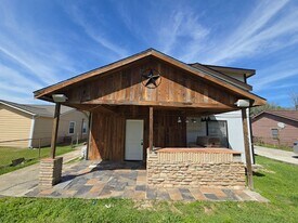 9010 Linda Vista Rd in Houston, TX - Building Photo