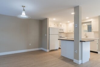 185 Indian Rock Rd in Merrimack, NH - Building Photo - Building Photo