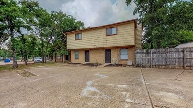 1002 Verde Dr, Unit A in Bryan, TX - Building Photo - Building Photo
