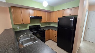 17 Cheltenham Rd in Barrie, ON - Building Photo - Building Photo