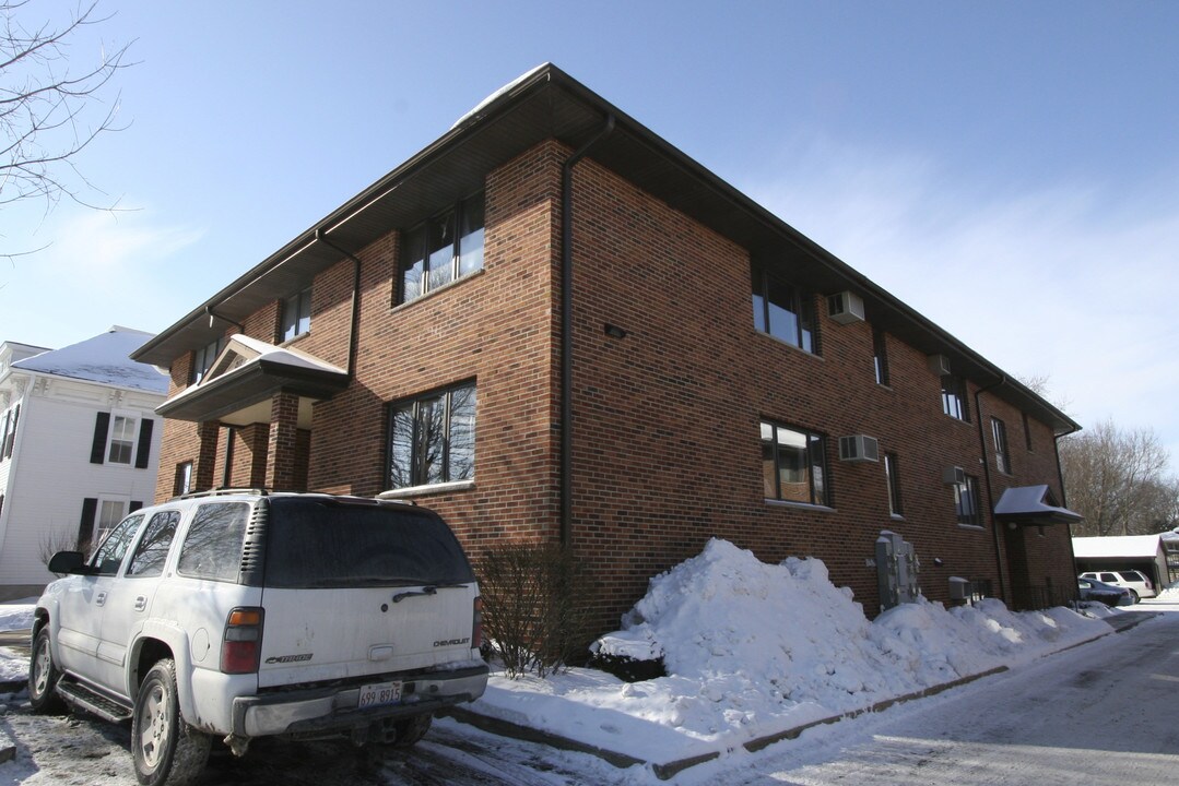 Carlson West Apartments in Dekalb, IL - Building Photo