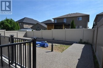 187 Chambers Dr in Ancaster, ON - Building Photo - Building Photo