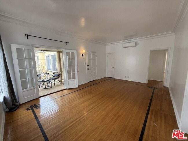 property at 157 N La Peer Dr