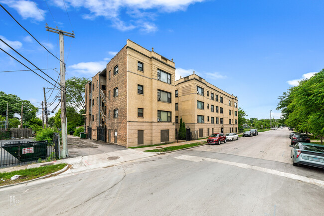 7003 S Harper in Chicago, IL - Foto de edificio - Building Photo