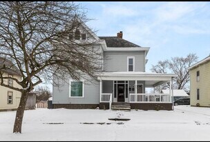 469 Cleveland Ave, Unit 2 in Ashland, OH - Building Photo