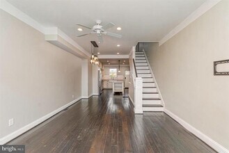217 S Clinton St in Baltimore, MD - Foto de edificio - Building Photo