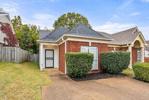 7016 S Estacada Way in Cordova, TN - Building Photo