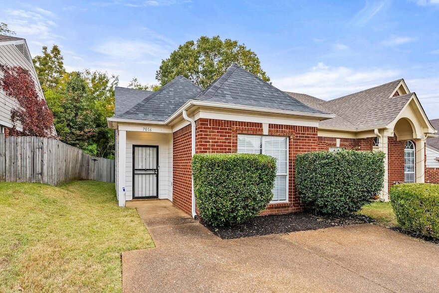 7016 S Estacada Way in Cordova, TN - Building Photo