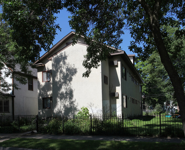 2526 18th Ave S in Minneapolis, MN - Foto de edificio - Building Photo