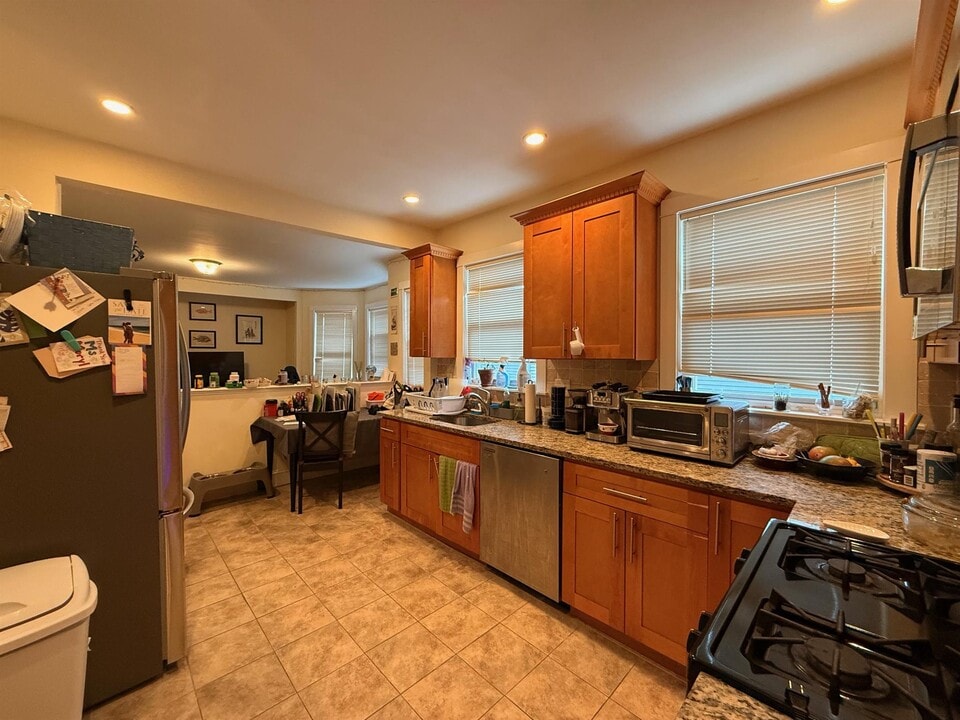 57 Marion St, Unit 2 in Medford, MA - Foto de edificio