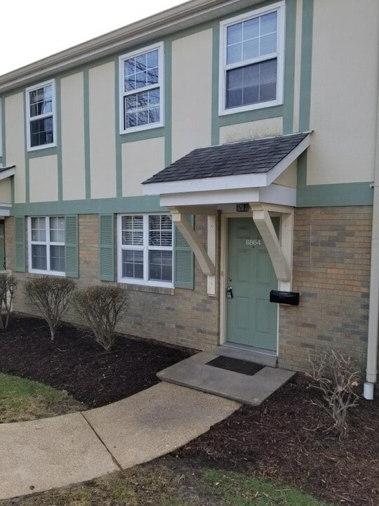 8864 Flamingo Ct, Unit 0 in St. Louis, MO - Building Photo