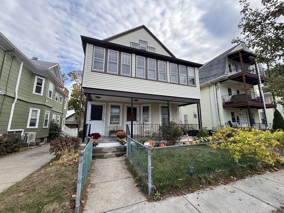 39 Irma Ave in Watertown, MA - Foto de edificio