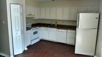 2405 Walnut Ridge Dr in Pottstown, PA - Building Photo