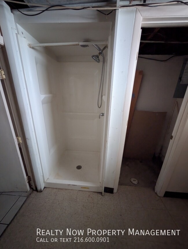 property at 13604 Oak Park Blvd