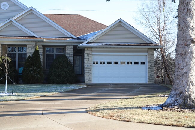 1160 Winchester Ln in North Liberty, IA - Building Photo - Building Photo