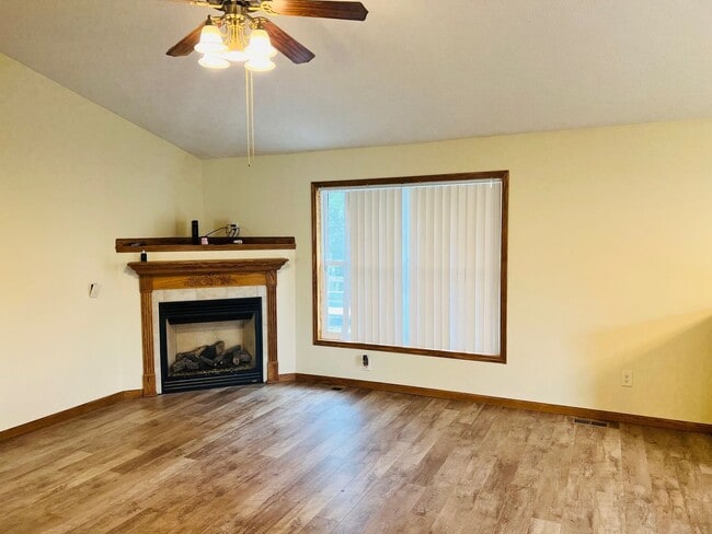 1321 Overbrooke Dr in Junction City, KS - Building Photo - Building Photo