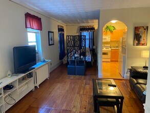 715 Pine St, Unit 4 in Philadelphia, PA - Building Photo - Building Photo