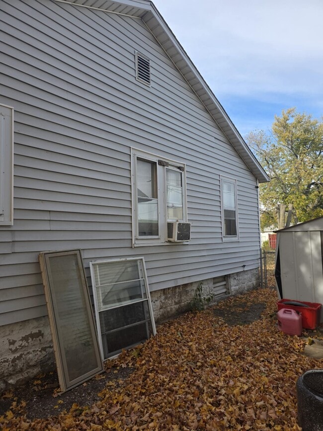 1180 E Mueller Ave in Decatur, IL - Building Photo - Building Photo