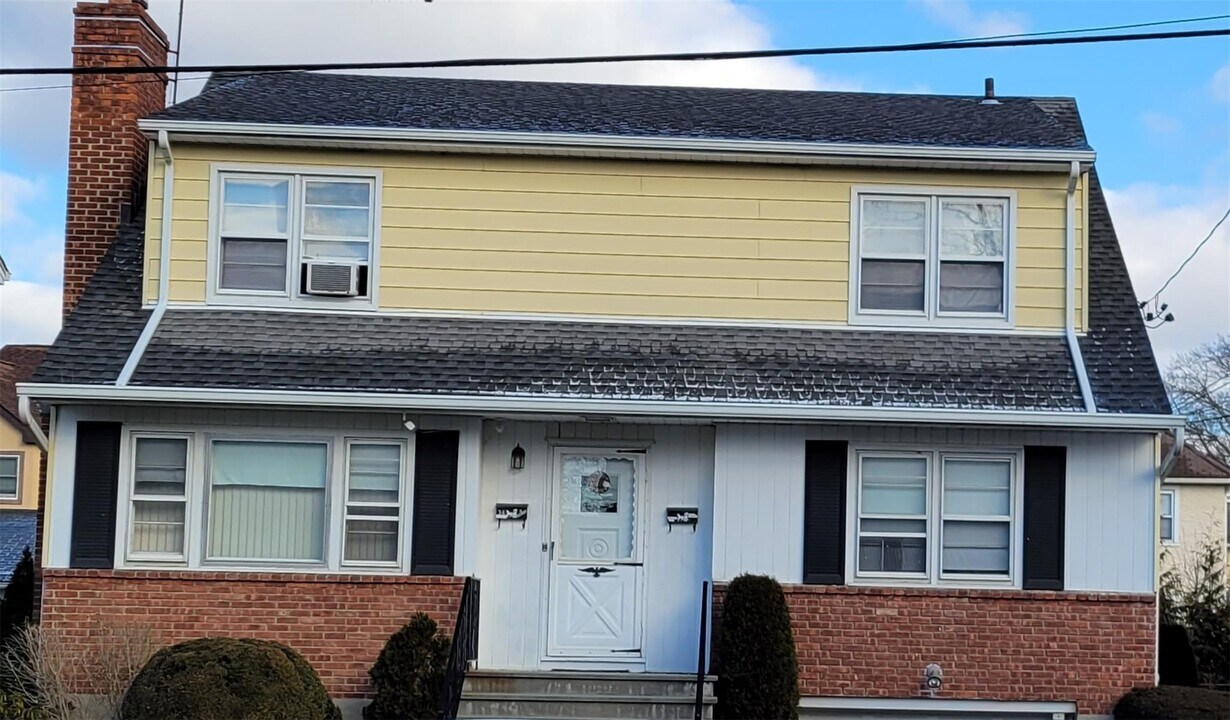 34 Webster Ave in Harrison, NY - Building Photo