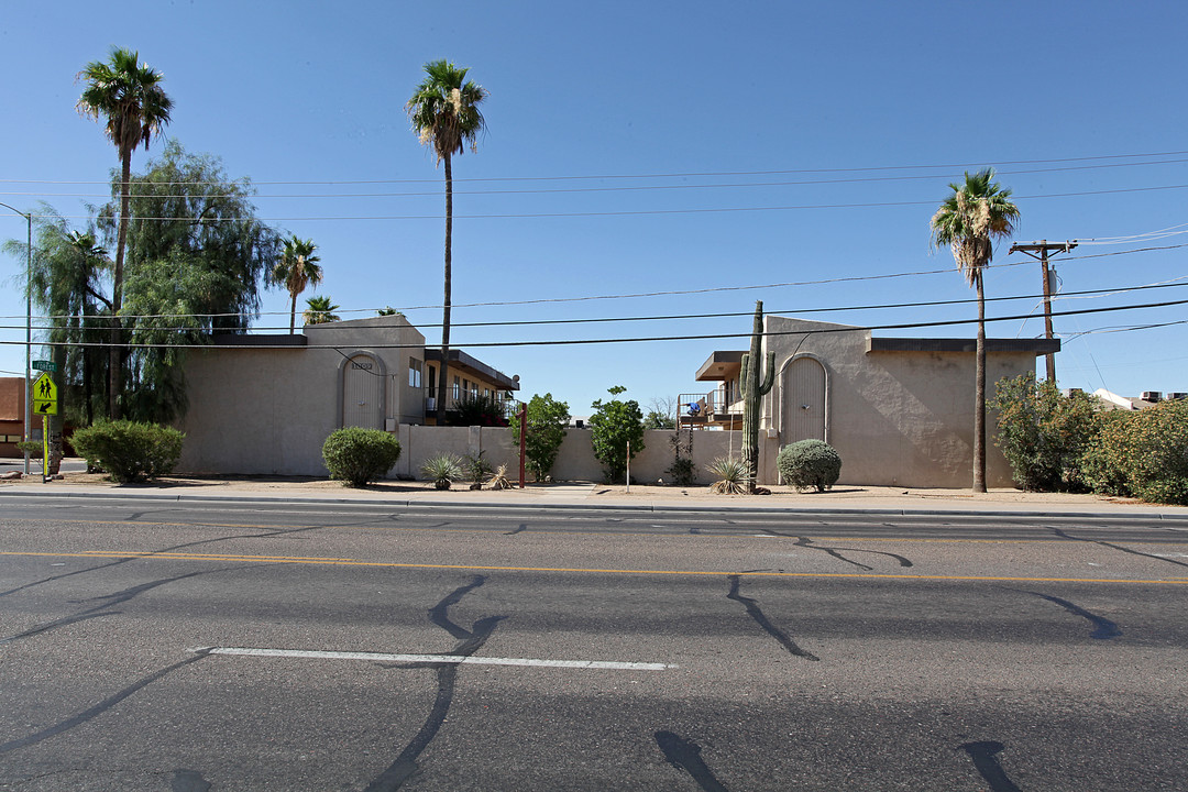 1809 E Broadway Rd in Mesa, AZ - Building Photo