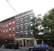 107 Berry St in Brooklyn, NY - Building Photo