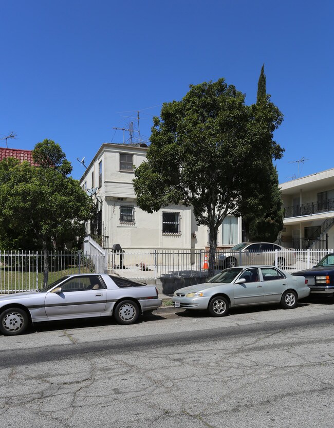 923-925 N Ardmore Ave in Los Angeles, CA - Building Photo - Building Photo