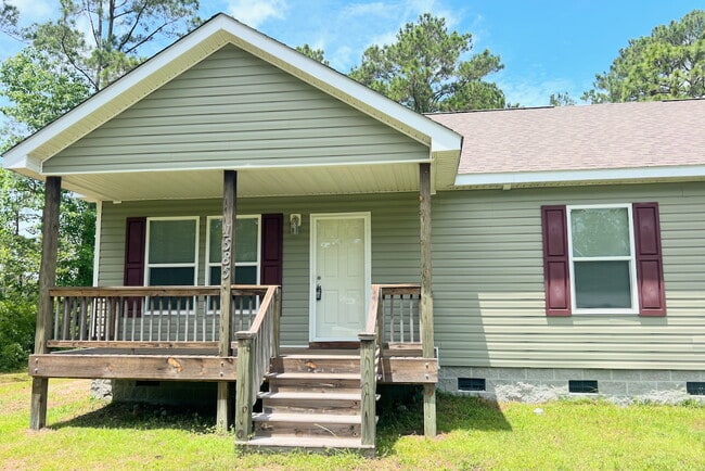 1585 Country Club Dr