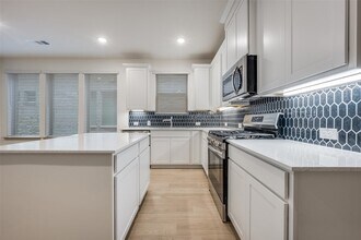 512 Parkside Dr in Argyle, TX - Foto de edificio - Building Photo