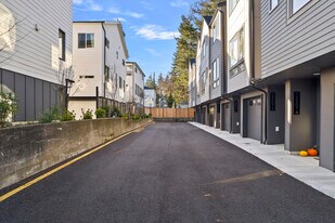 18007 3rd Ave NE in Shoreline, WA - Building Photo