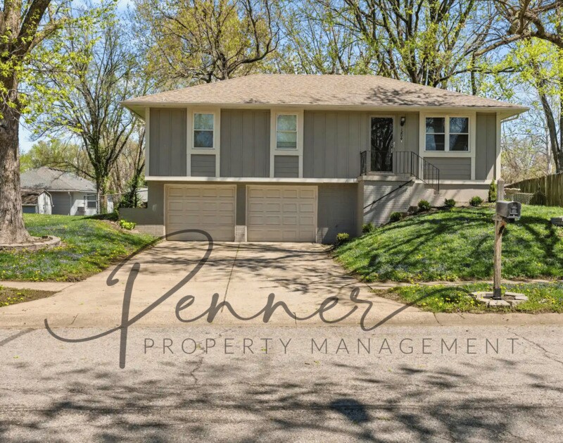 1204 S Ward Pkwy in Blue Springs, MO - Building Photo