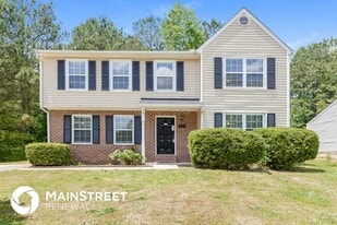 5683 Pine Gate Dr in Atlanta, GA - Building Photo