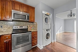 5667 Kingsport Dr in Atlanta, GA - Building Photo - Building Photo