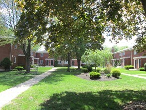 426 Middle Tpke W, Unit #52 in Manchester, CT - Foto de edificio - Building Photo