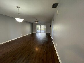 4341 Country Club Blvd in Cape Coral, FL - Foto de edificio - Building Photo