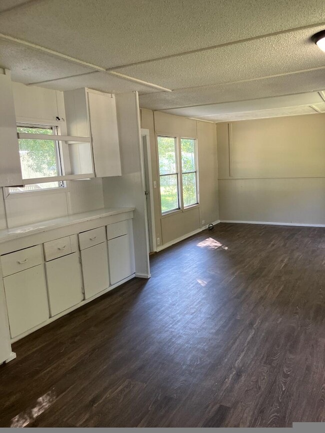 882 E Chestnut Ave in Crestview, FL - Building Photo - Building Photo