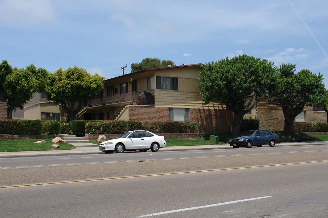 4526 Clairemont Dr in San Diego, CA - Building Photo