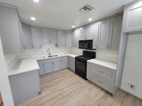 3052 Honolulu Ave, Unit Front Unit in Glendale, CA - Foto de edificio - Building Photo
