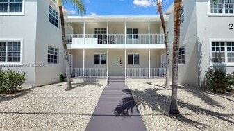 200 SW 19th Ave in Miami, FL - Building Photo