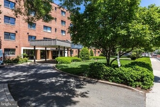 3515 Washington Blvd, Unit 415 in Arlington, VA - Foto de edificio - Building Photo